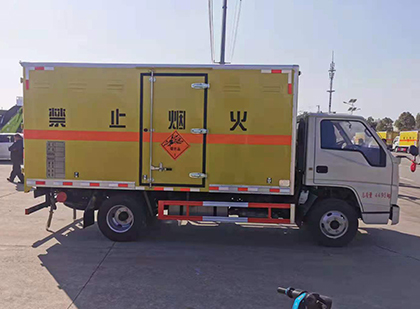 正安爆破器材运输车工人安全操作规范与智能技术保障